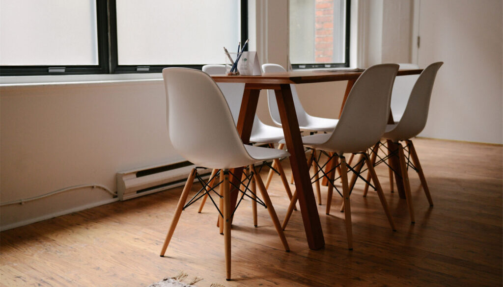 Simple Dining Table Set